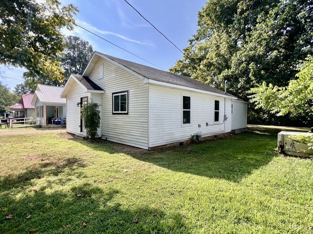 813 Curtis St, Paris, TN 38242