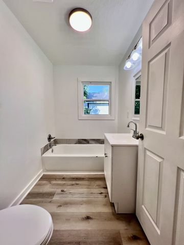 813 Curtis St, Paris, TN 38242