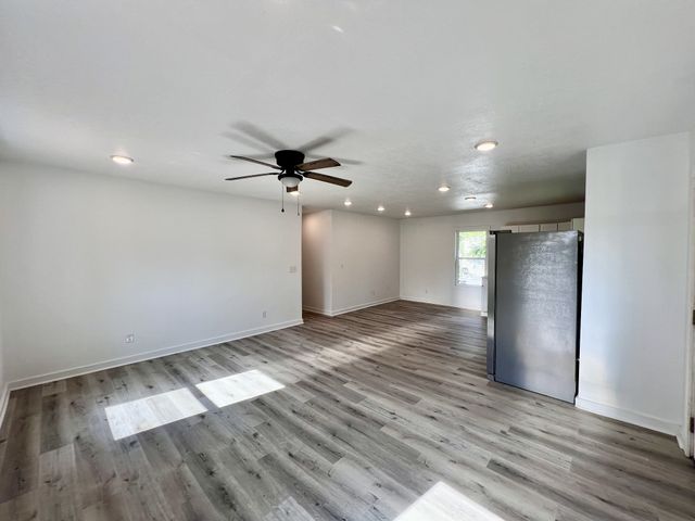 813 Curtis St, Paris, TN 38242