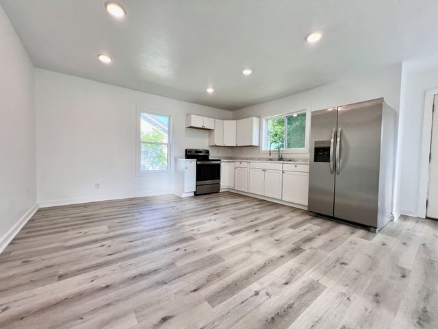 813 Curtis St, Paris, TN 38242