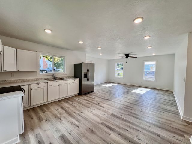 813 Curtis St, Paris, TN 38242