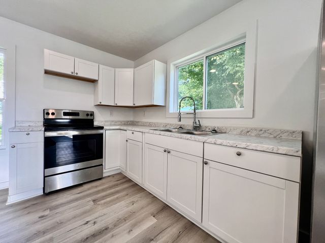 813 Curtis St, Paris, TN 38242
