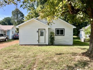 813 Curtis St, Paris, TN 38242