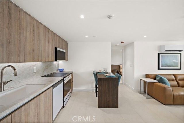 200 Alta Vista Way B, Laguna Beach, CA 92651