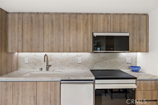 200 Alta Vista Way B, Laguna Beach, CA 92651