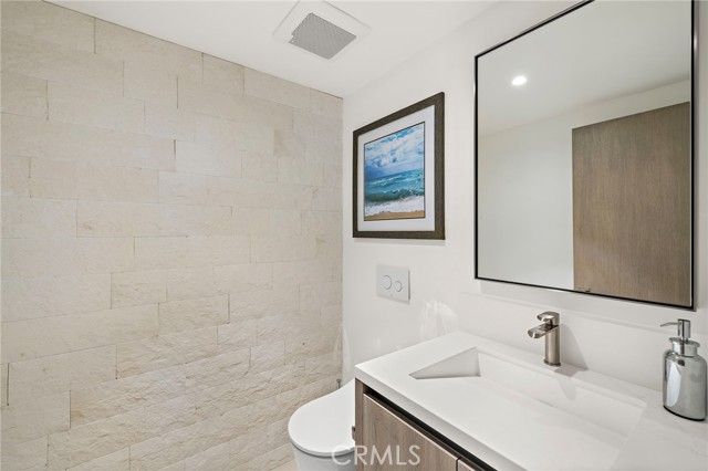 200 Alta Vista Way B, Laguna Beach, CA 92651