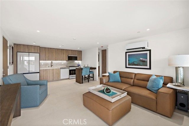 200 Alta Vista Way B, Laguna Beach, CA 92651