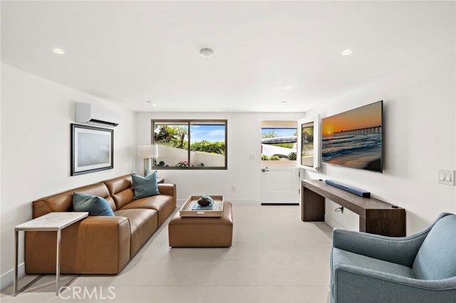 200 Alta Vista Way B, Laguna Beach, CA 92651