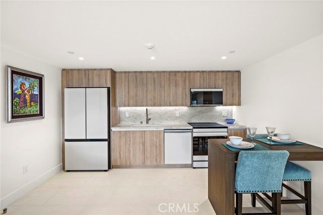 200 Alta Vista Way B, Laguna Beach, CA 92651