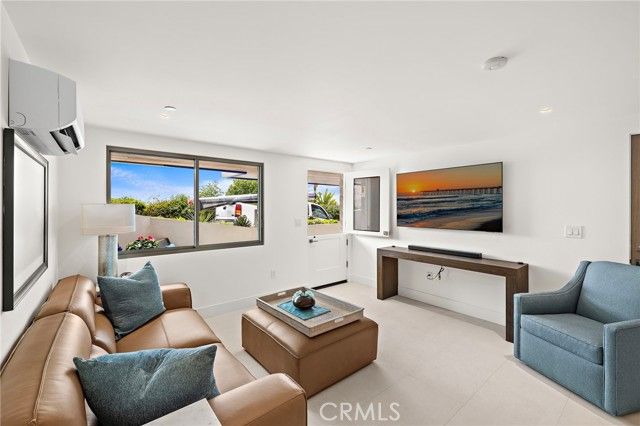 200 Alta Vista Way B, Laguna Beach, CA 92651