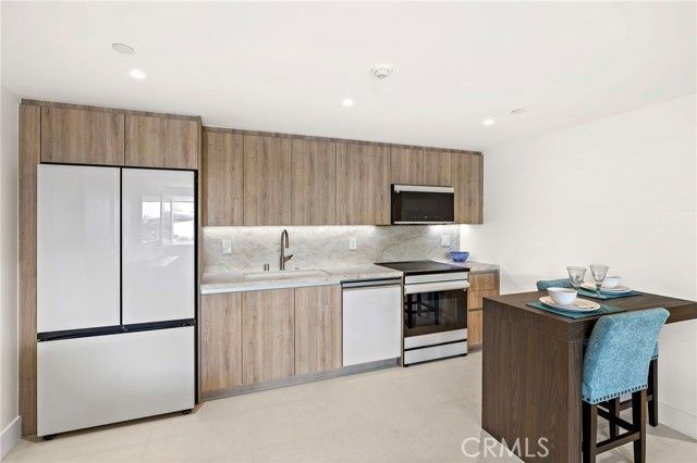 200 Alta Vista Way B, Laguna Beach, CA 92651