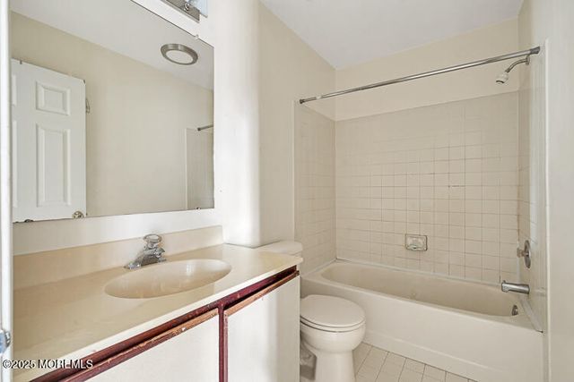 7 Stuart Drive 5, Freehold, NJ 07728