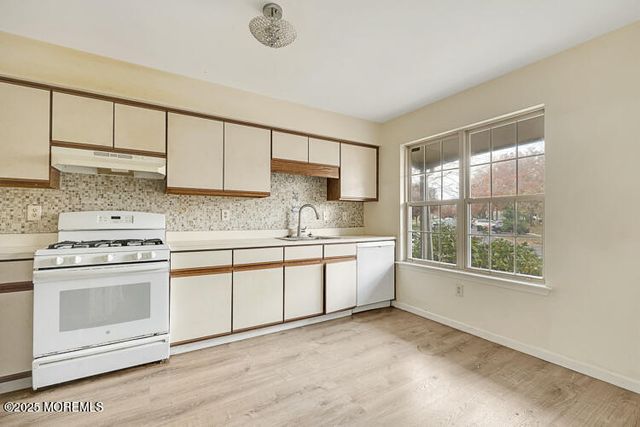 7 Stuart Drive 5, Freehold, NJ 07728