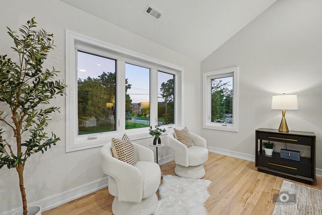 5604 S 7th Avenue, Countryside, IL 60525