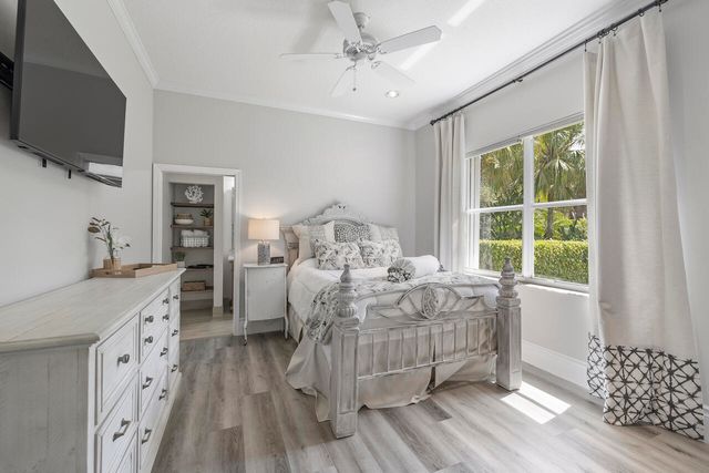 856 Forest Glen Lane, Wellington, FL 33414