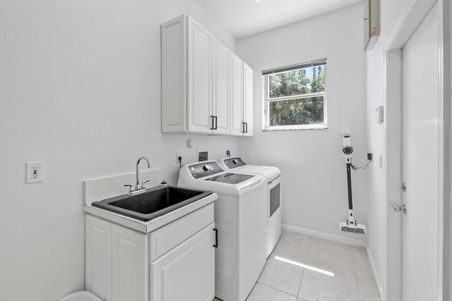 856 Forest Glen Lane, Wellington, FL 33414