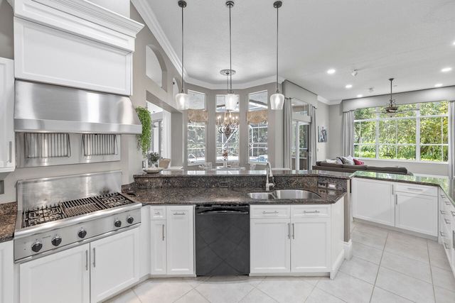 856 Forest Glen Lane, Wellington, FL 33414