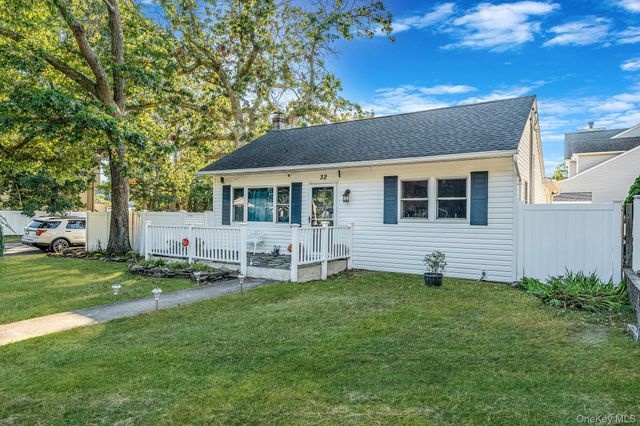 32 Pine Tree Drive, Shirley, NY 11967