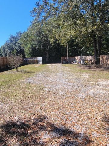 227 Holland Road, Defuniak Springs, FL 32433