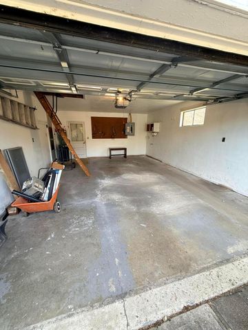 2705 Ash Drive, Springfield, OH 45504