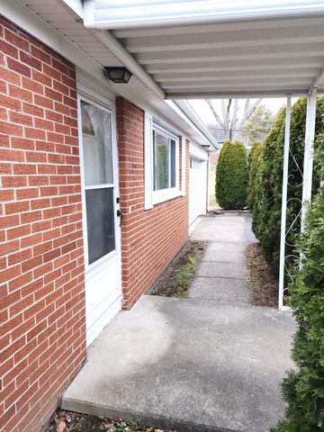 2705 Ash Drive, Springfield, OH 45504