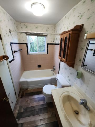 2705 Ash Drive, Springfield, OH 45504