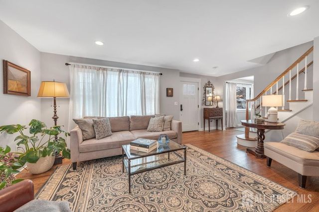 58 Kempson Place, Metuchen, NJ 08840