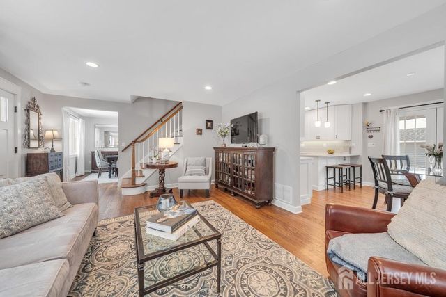 58 Kempson Place, Metuchen, NJ 08840