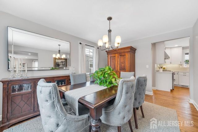 58 Kempson Place, Metuchen, NJ 08840