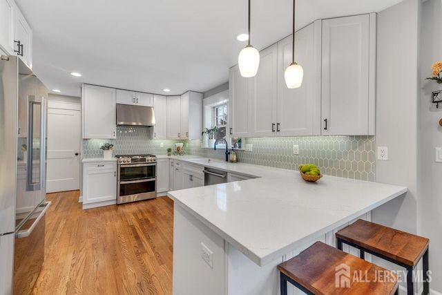 58 Kempson Place, Metuchen, NJ 08840