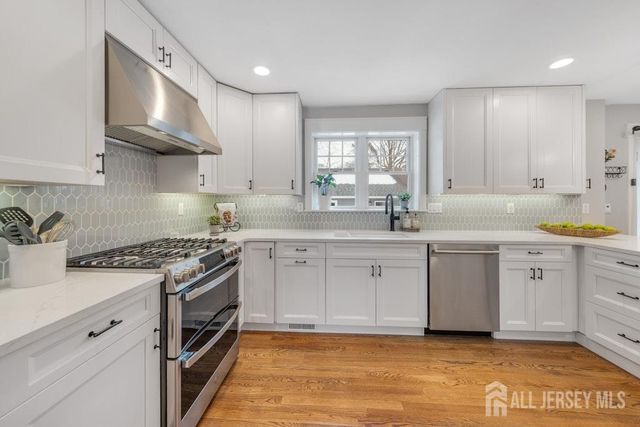 58 Kempson Place, Metuchen, NJ 08840