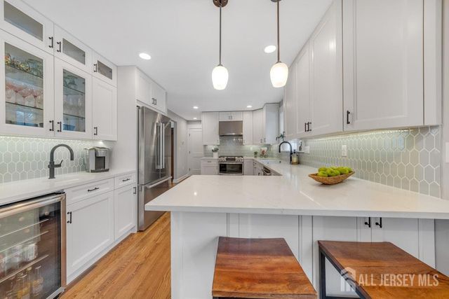 58 Kempson Place, Metuchen, NJ 08840