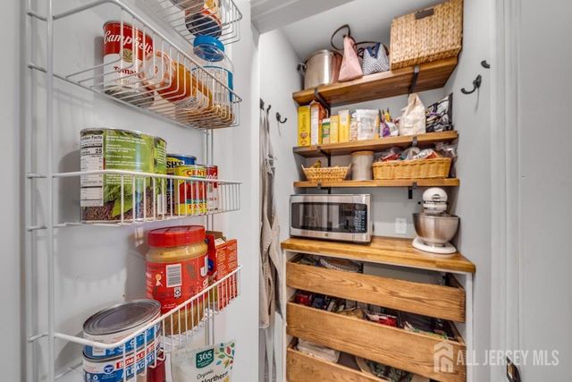 58 Kempson Place, Metuchen, NJ 08840