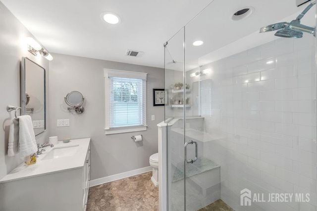 58 Kempson Place, Metuchen, NJ 08840