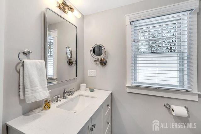 58 Kempson Place, Metuchen, NJ 08840