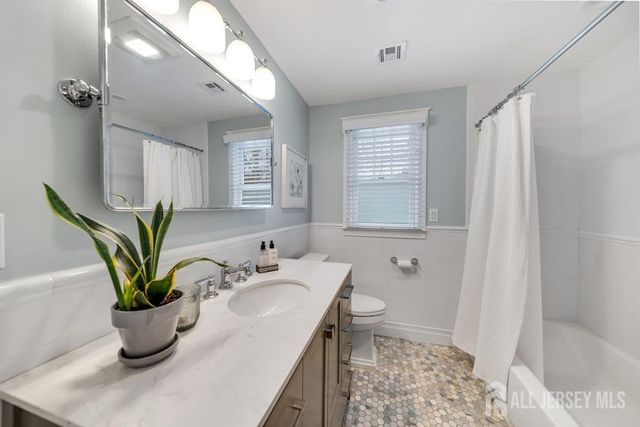 58 Kempson Place, Metuchen, NJ 08840