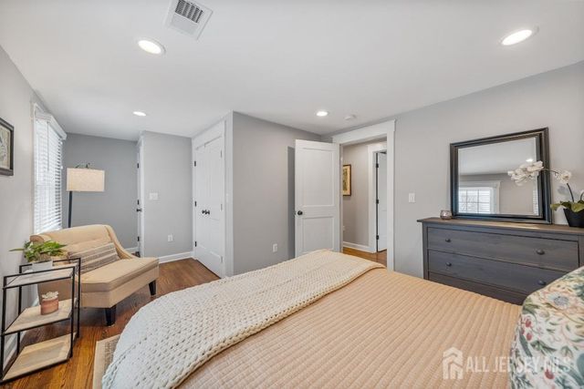 58 Kempson Place, Metuchen, NJ 08840