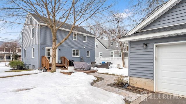 58 Kempson Place, Metuchen, NJ 08840