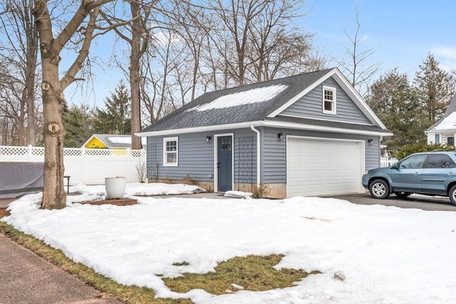 58 Kempson Place, Metuchen, NJ 08840