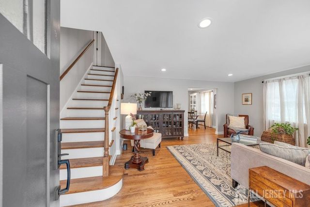 58 Kempson Place, Metuchen, NJ 08840