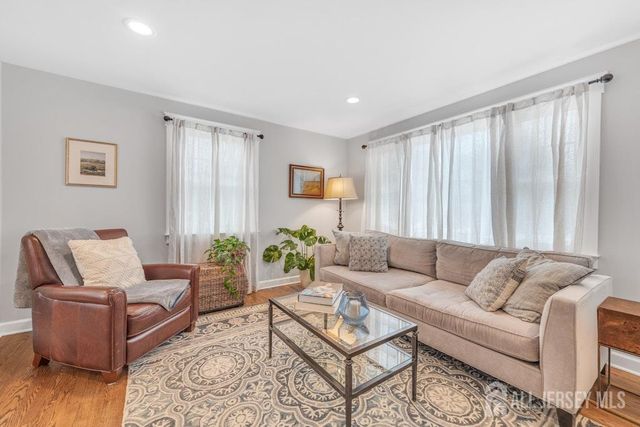 58 Kempson Place, Metuchen, NJ 08840