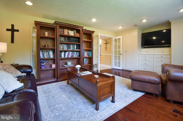 708 LINCOLN DR, Brookhaven, PA 19015