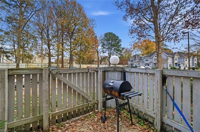 818 Rue Marseille, Chesapeake, VA 23320