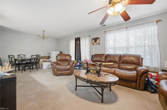 818 Rue Marseille, Chesapeake, VA 23320