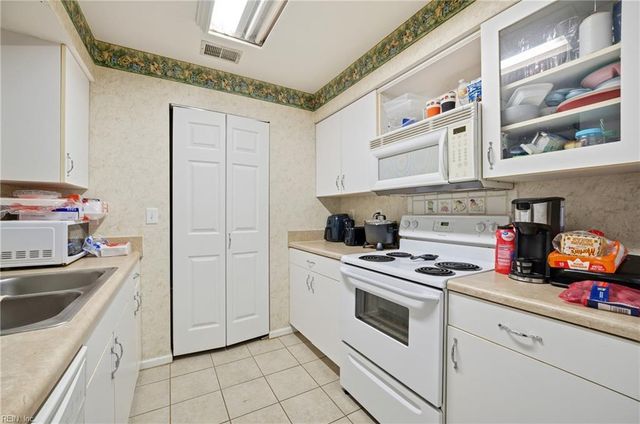 818 Rue Marseille, Chesapeake, VA 23320