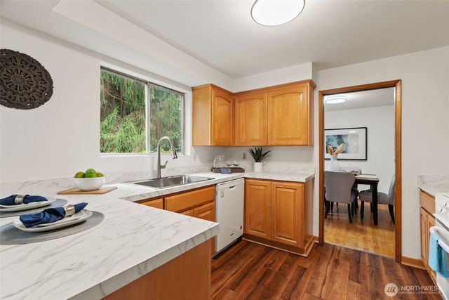 8615 194th Place SW, Edmonds, WA 98026