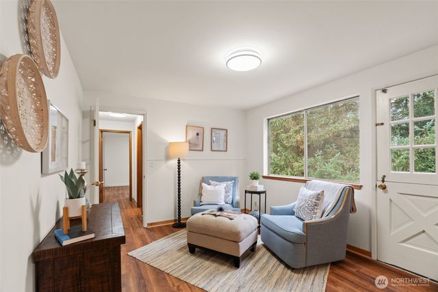 8615 194th Place SW, Edmonds, WA 98026