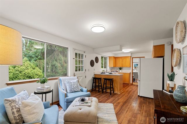 8615 194th Place SW, Edmonds, WA 98026