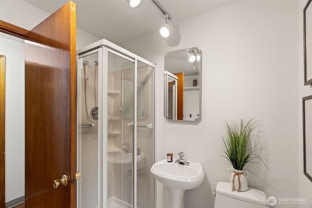 8615 194th Place SW, Edmonds, WA 98026