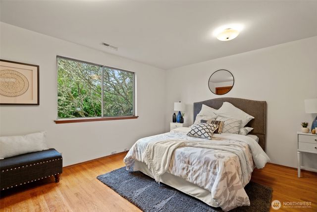 8615 194th Place SW, Edmonds, WA 98026